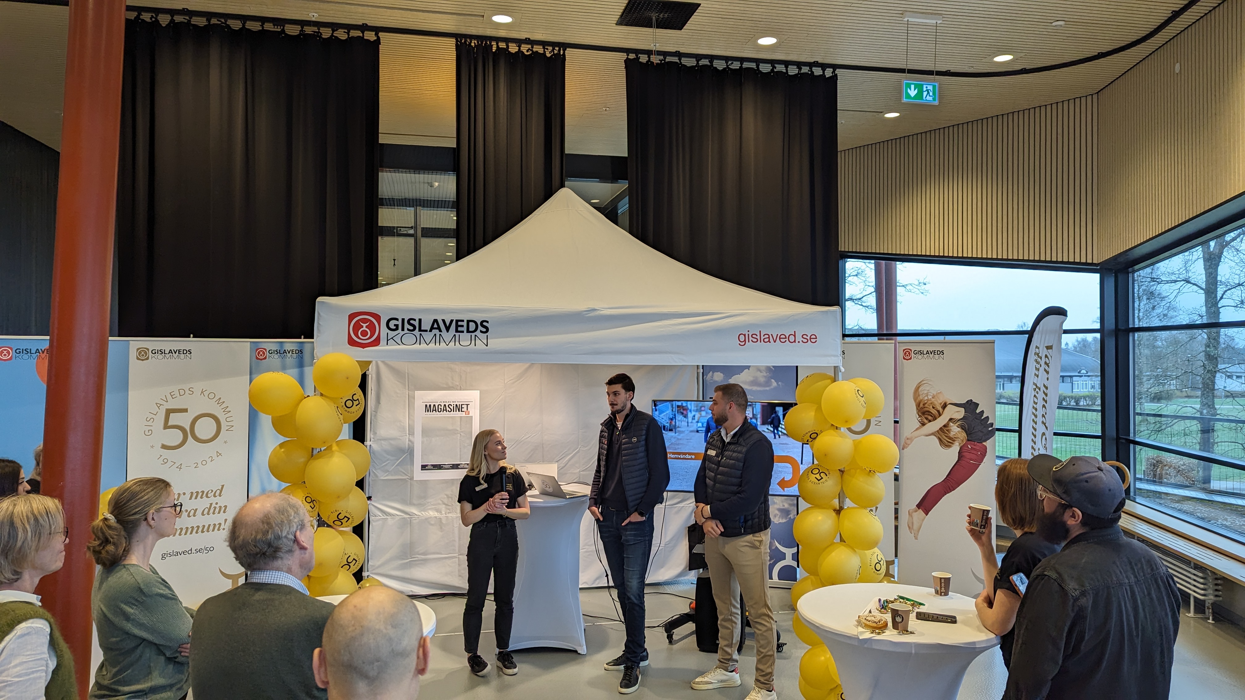 Pressläppet hölls i Glashuset där det bjöds på fika och en presentation av Jubileumsmagasinet.