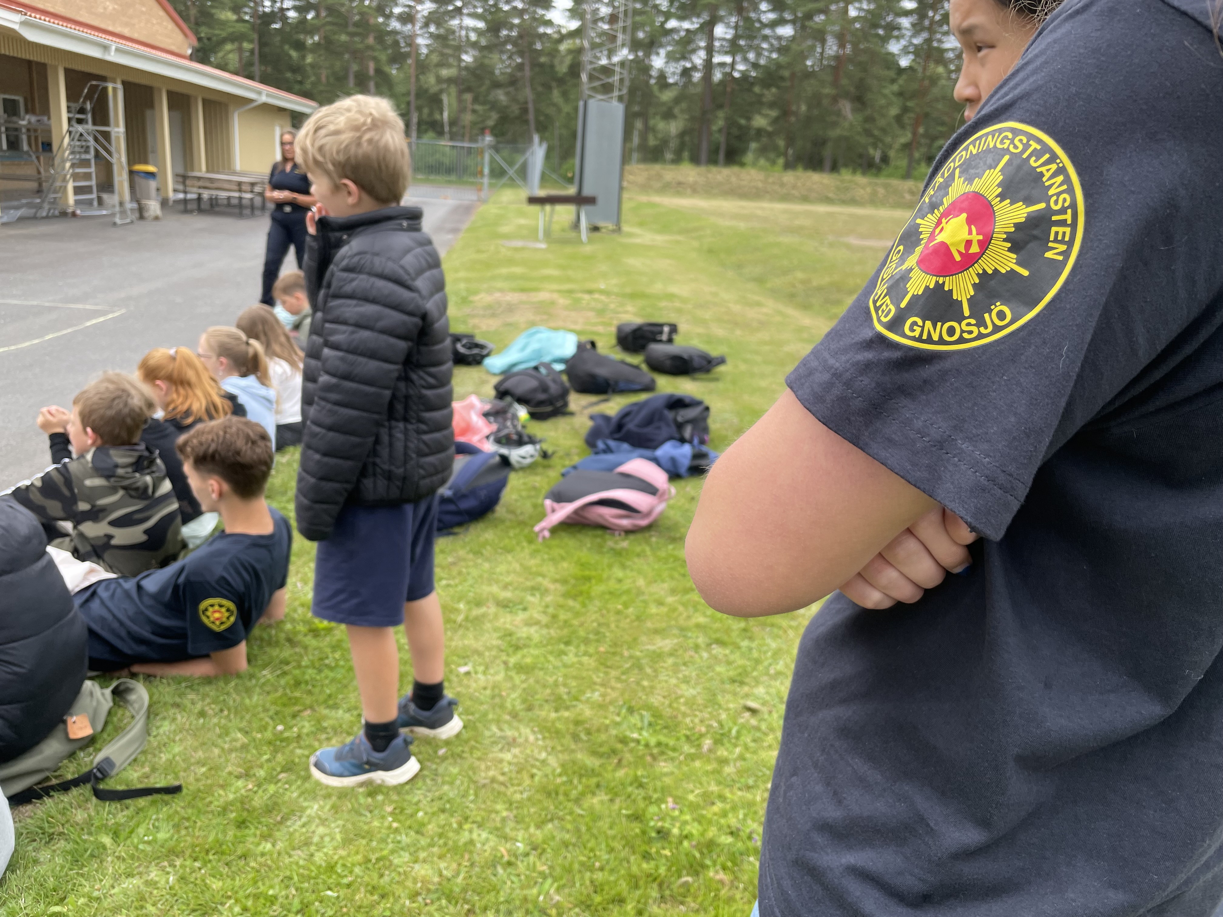 Under en av dagarna fick lägret besök av polisen. 