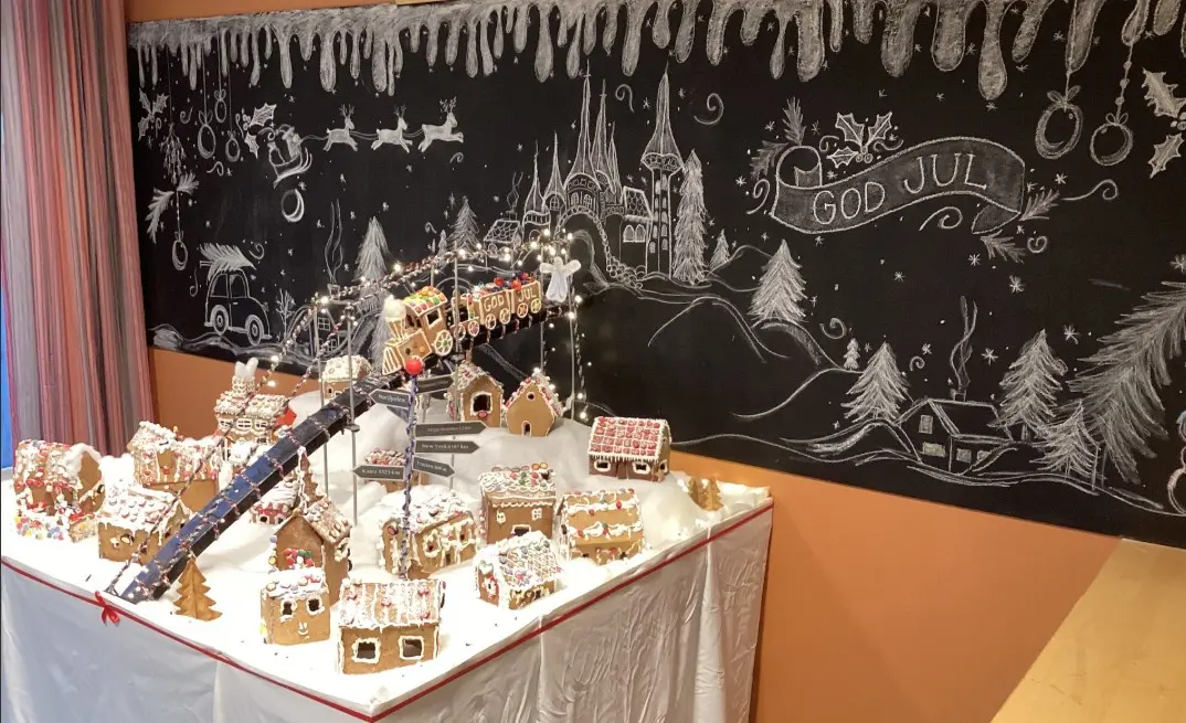 Foto på en hel by av pepparkakshus