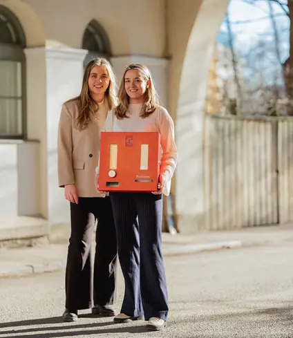 Foto på skaparna av företaget: Liza Eriksson och Clara Lidman.