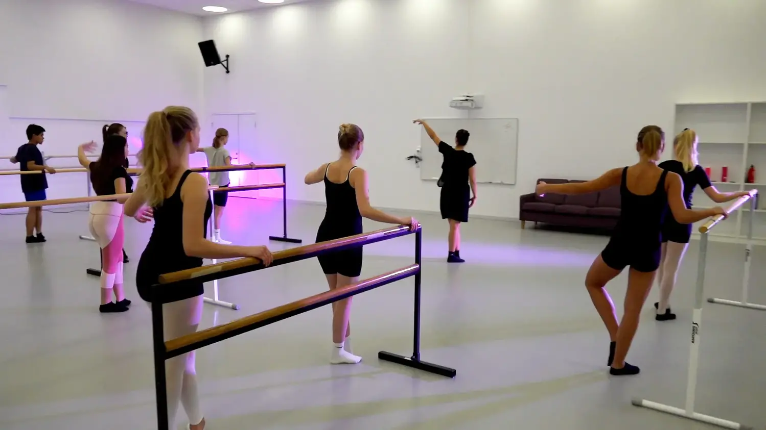 Danselever som dansar balett