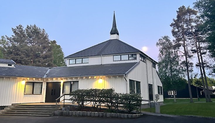 Foto på en vit moske.