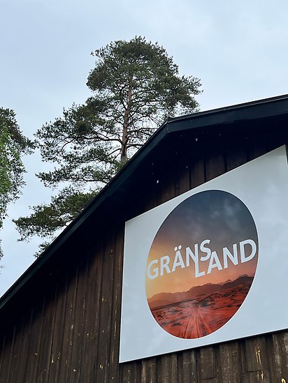 Foto på Skylten utanför Gränsland.