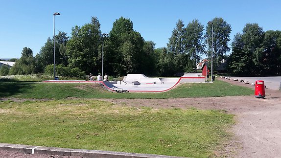 Skateparken-Järnvägsparken Smålandsstenar